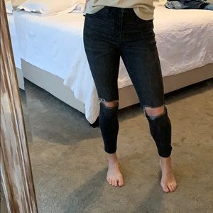 High waisted stretchy Jegging. Distressed knees.